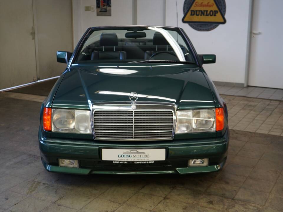 Image 24/38 of Mercedes-Benz 300 CE-24 (1992)