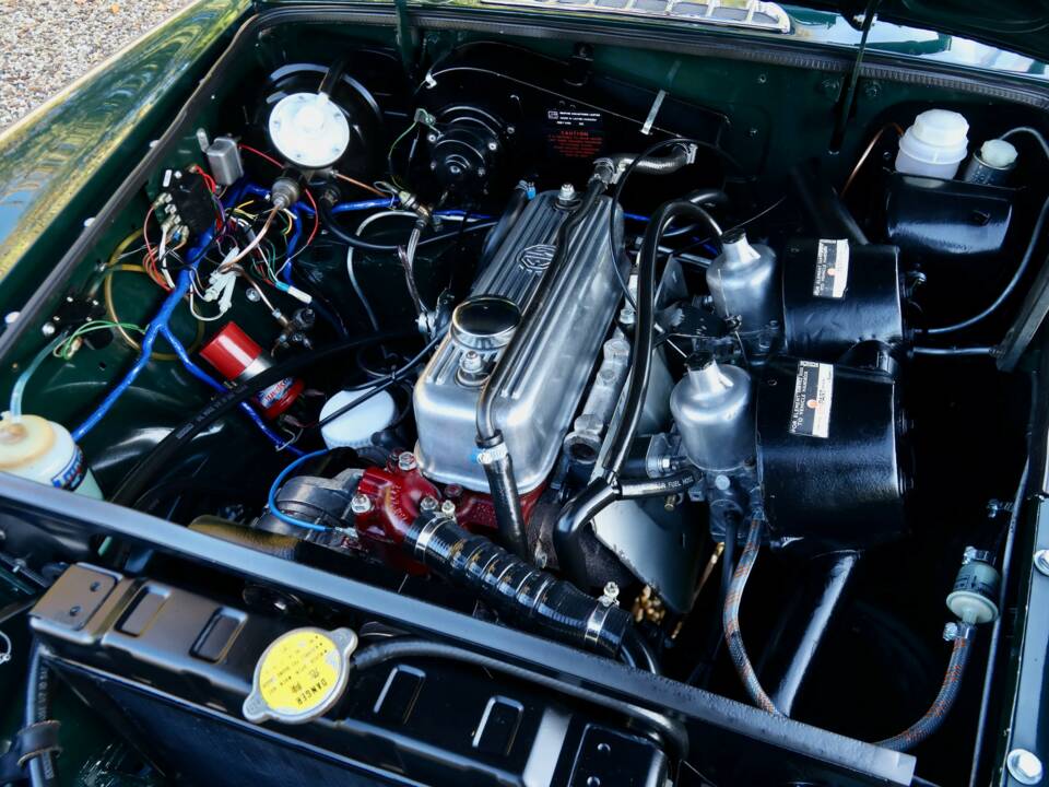 Image 4/50 of MG MGB (1974)