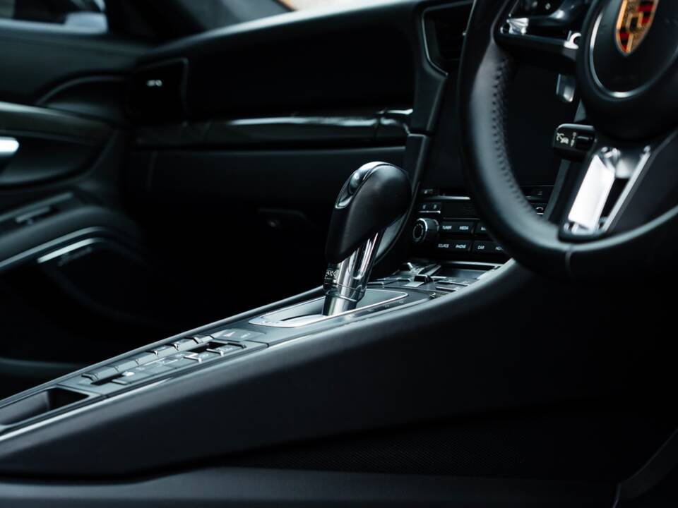 Bild 37/52 von Porsche 911 Turbo S (2017)