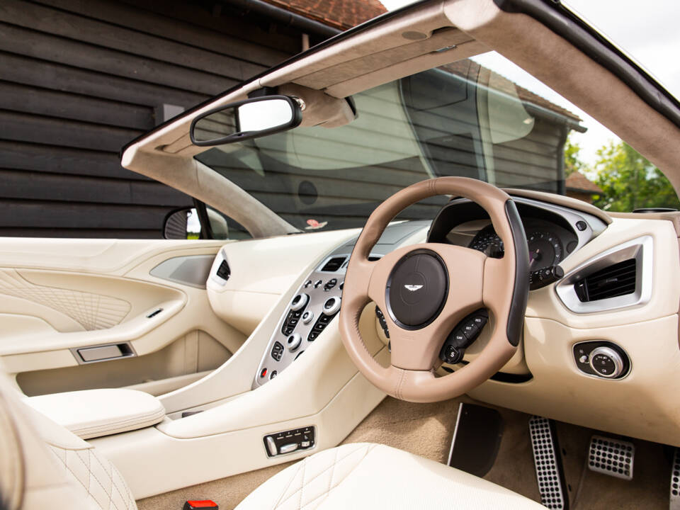 Image 5/97 of Aston Martin Vanquish S Volante (2018)