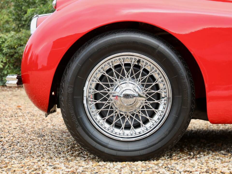 Image 18/50 of Jaguar XK 120 SE OTS (1954)