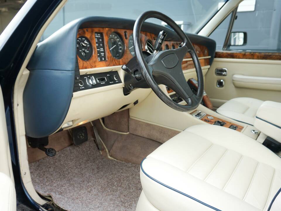 Image 11/45 of Bentley Turbo R (1988)