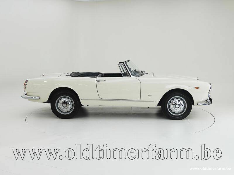 Afbeelding 6/15 van Alfa Romeo 2600 Spider (1963)