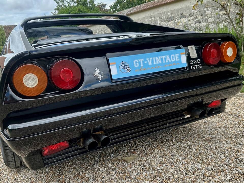Bild 25/86 von Ferrari 328 GTS (1988)