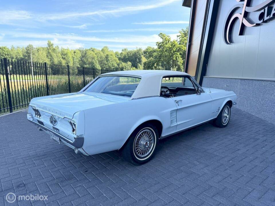 Image 2/36 of Ford Mustang Custom (1967)