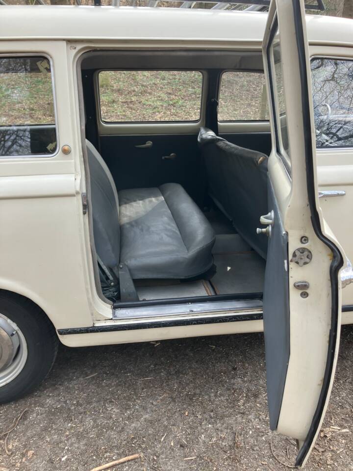 Image 6/18 of Peugeot 403 Familiale (1958)