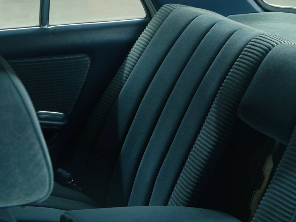 Bild 30/50 von Mercedes-Benz 230 (1977)