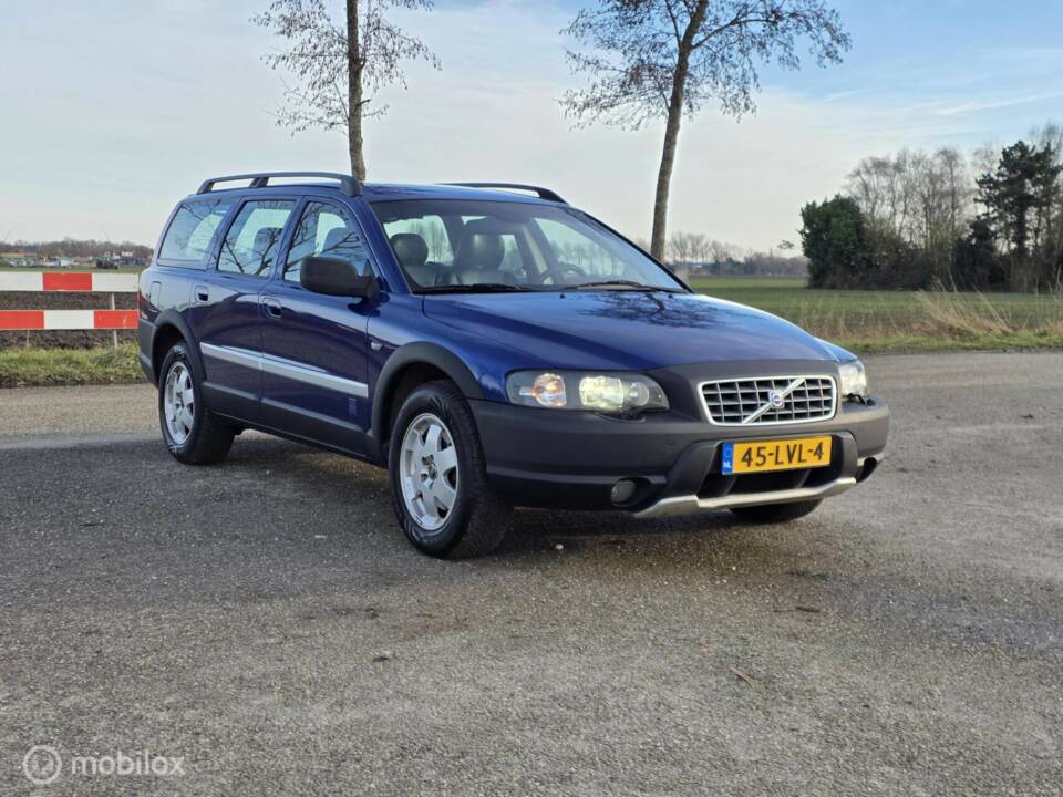 Bild 13/33 von Volvo V 70 2.4 (2002)