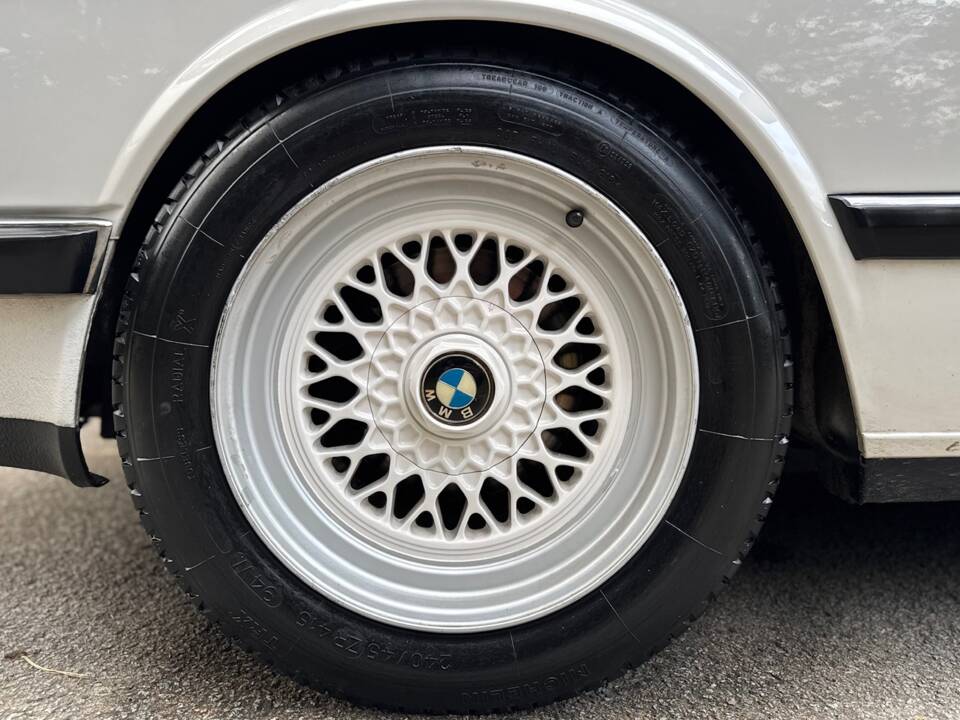 Bild 8/47 von BMW 528i (1986)