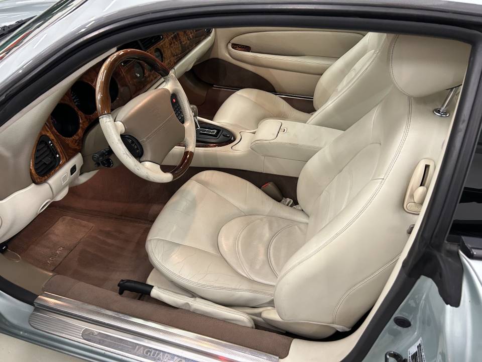Image 11/32 of Jaguar XKR (2003)