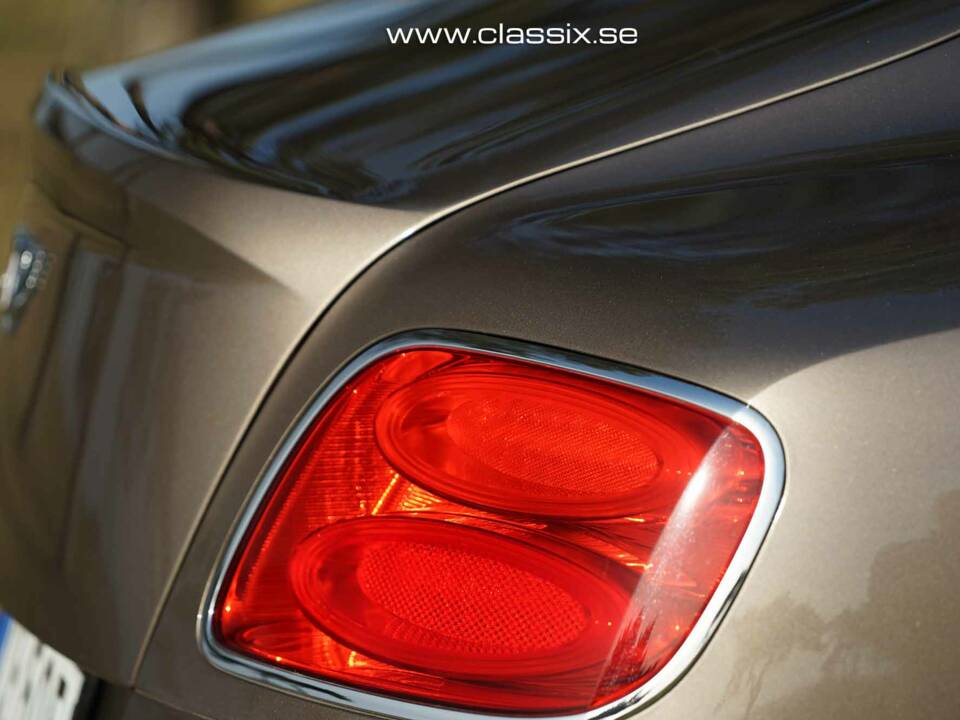 Image 26/28 of Bentley Continental GT V8 (2016)