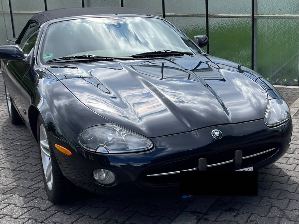 Imagen 3/16 de Jaguar XK8 4.2 (2004)