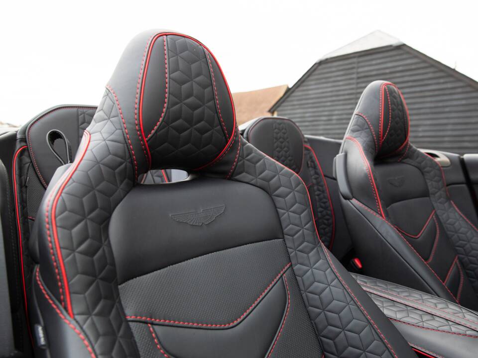 Immagine 63/84 di Aston Martin DBS 770 Ultimate Volante (2023)