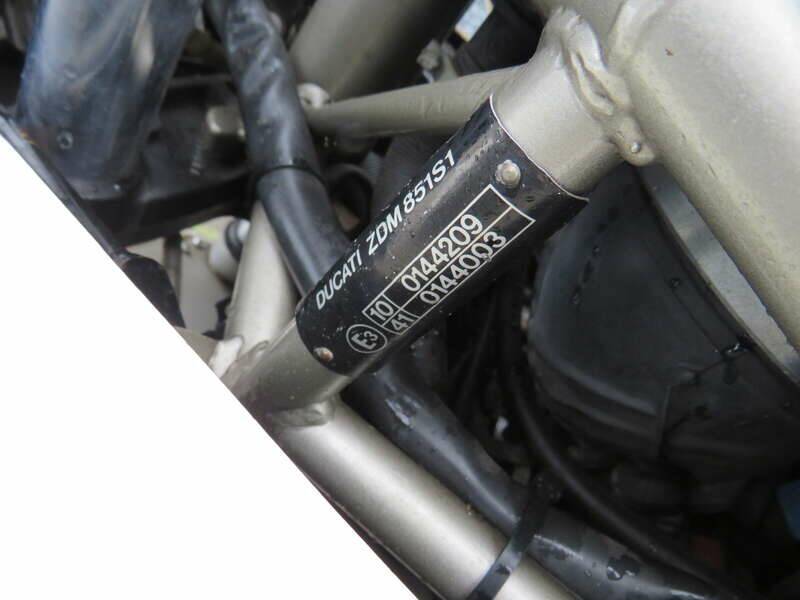 Afbeelding 44/44 van Ducati 851 Tricolore (1989)