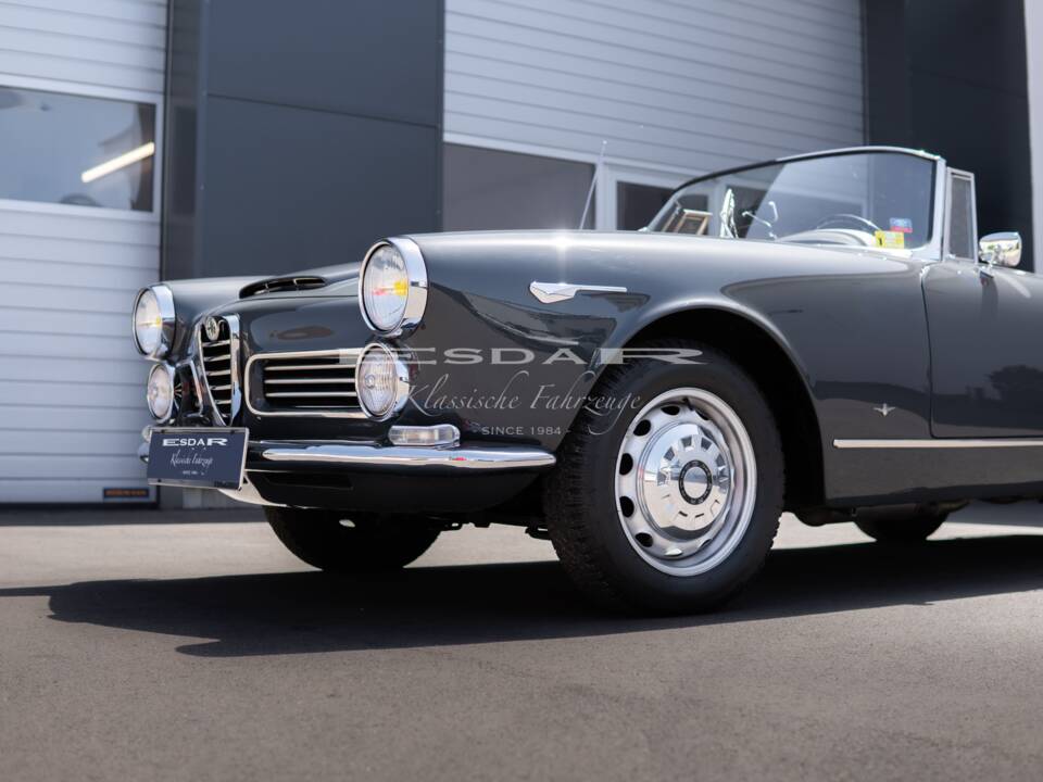 Image 9/31 of Alfa Romeo 2600 Spider (1963)