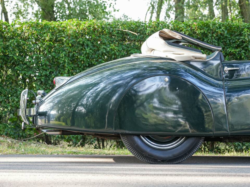 Image 6/50 of Jaguar XK 120 DHC (1953)