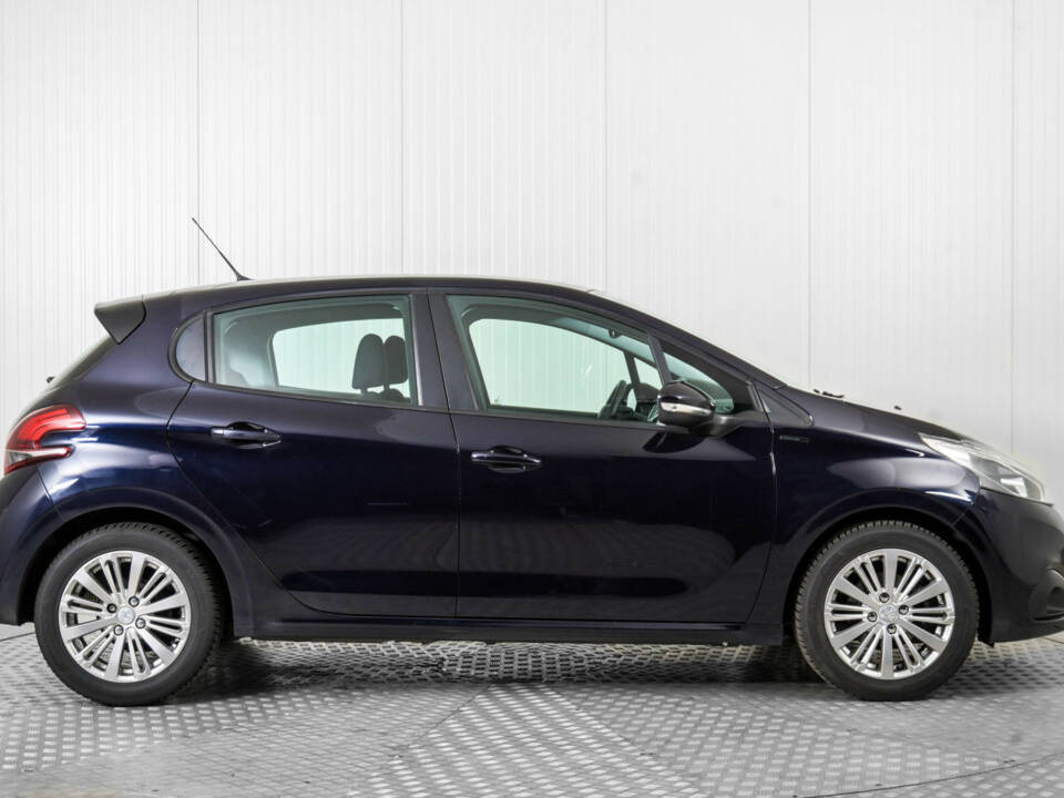 Image 10/50 of Peugeot 208 1.2 PureTech 82 (2019)