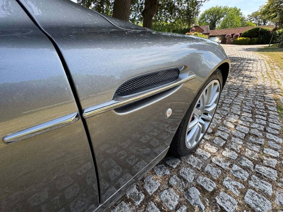 Image 32/40 of Aston Martin V12 Vanquish (2002)