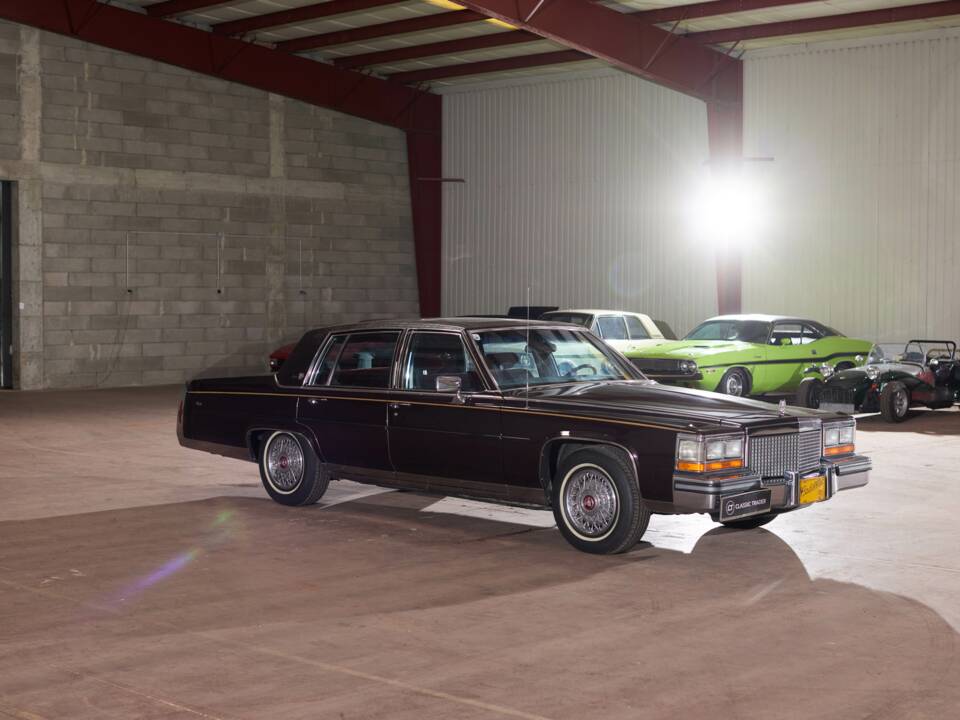 Image 2/58 of Cadillac Brougham Elegance (1988)