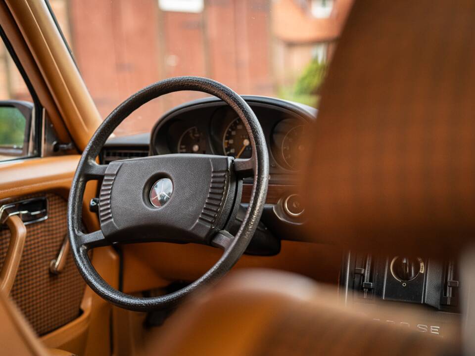 Afbeelding 26/75 van Mercedes-Benz 280 SE (1976)