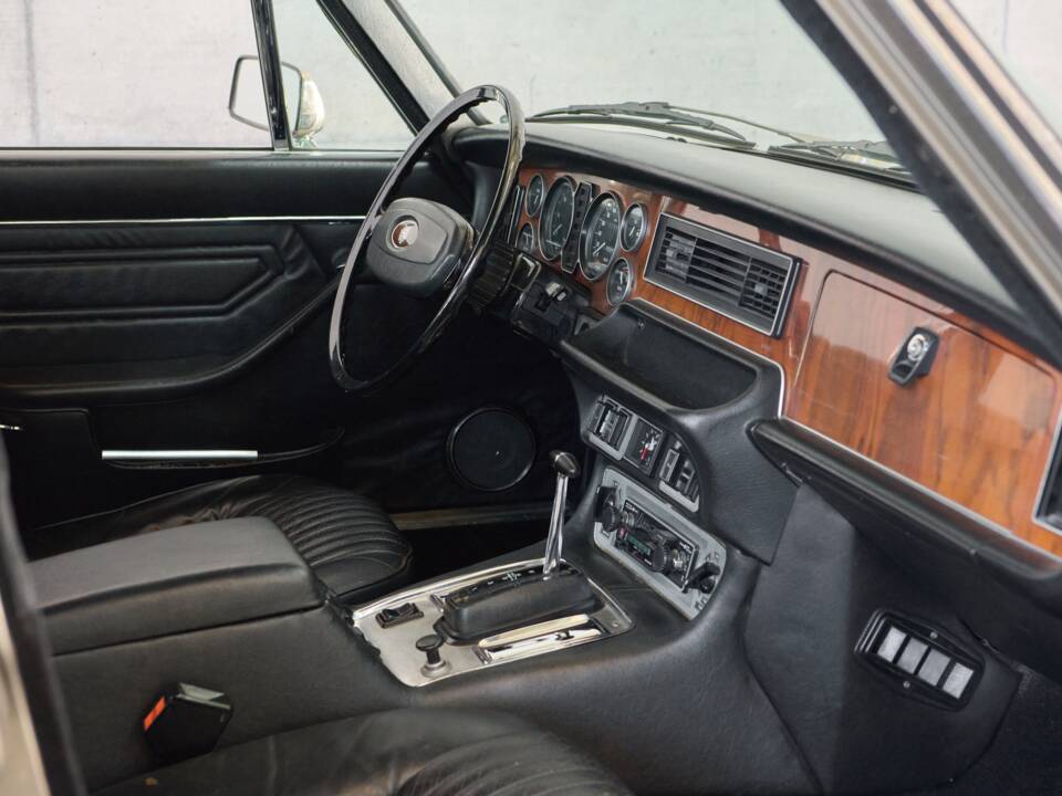 Bild 47/50 von Jaguar XJ 6 L 4.2 (1975)