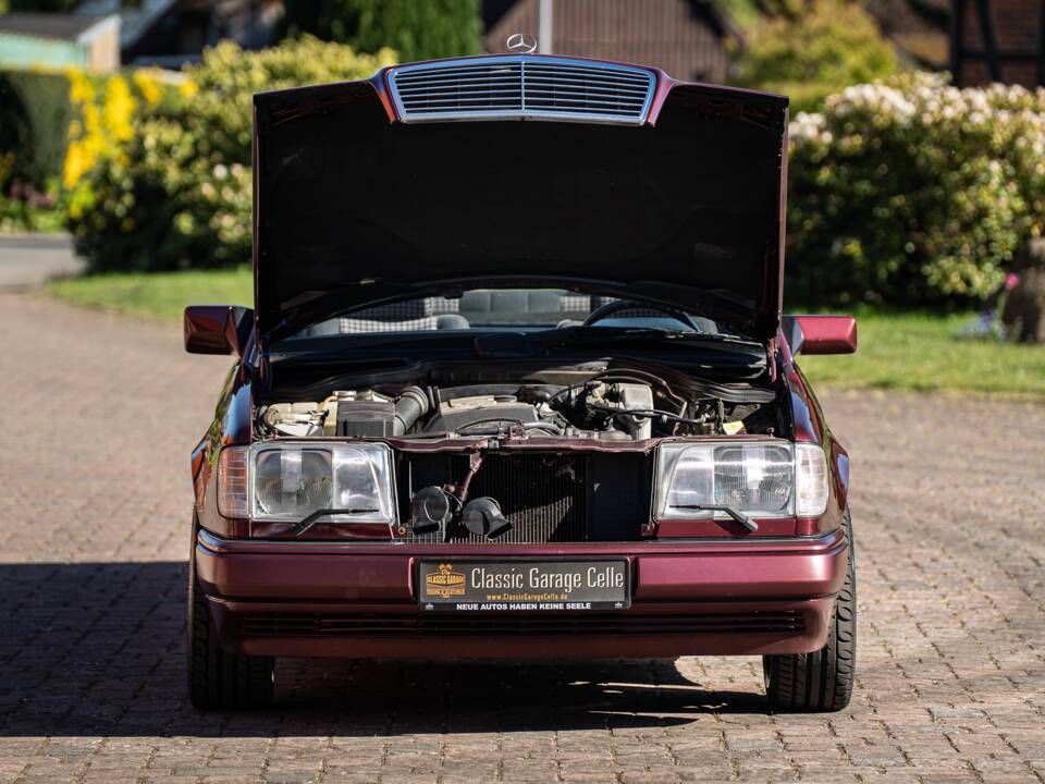 Bild 9/42 von Mercedes-Benz E 200 (1997)