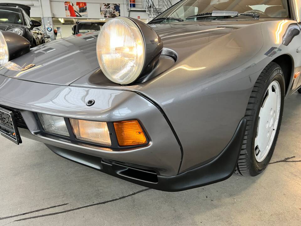 Afbeelding 33/59 van Porsche 928 S (1985)