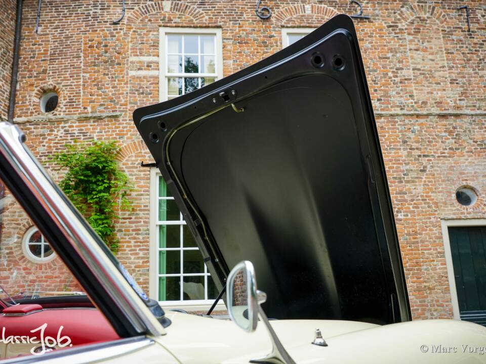 Image 20/61 of Mercedes-Benz 190 SL (1959)