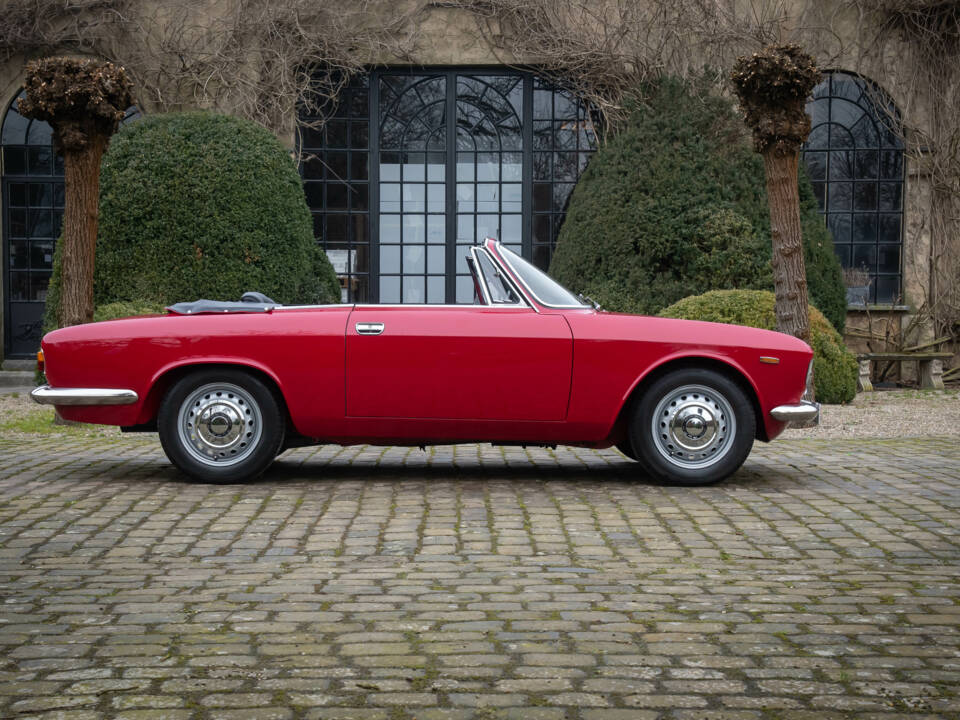 Image 15/21 de Alfa Romeo Giulia 1600 GTC (1966)