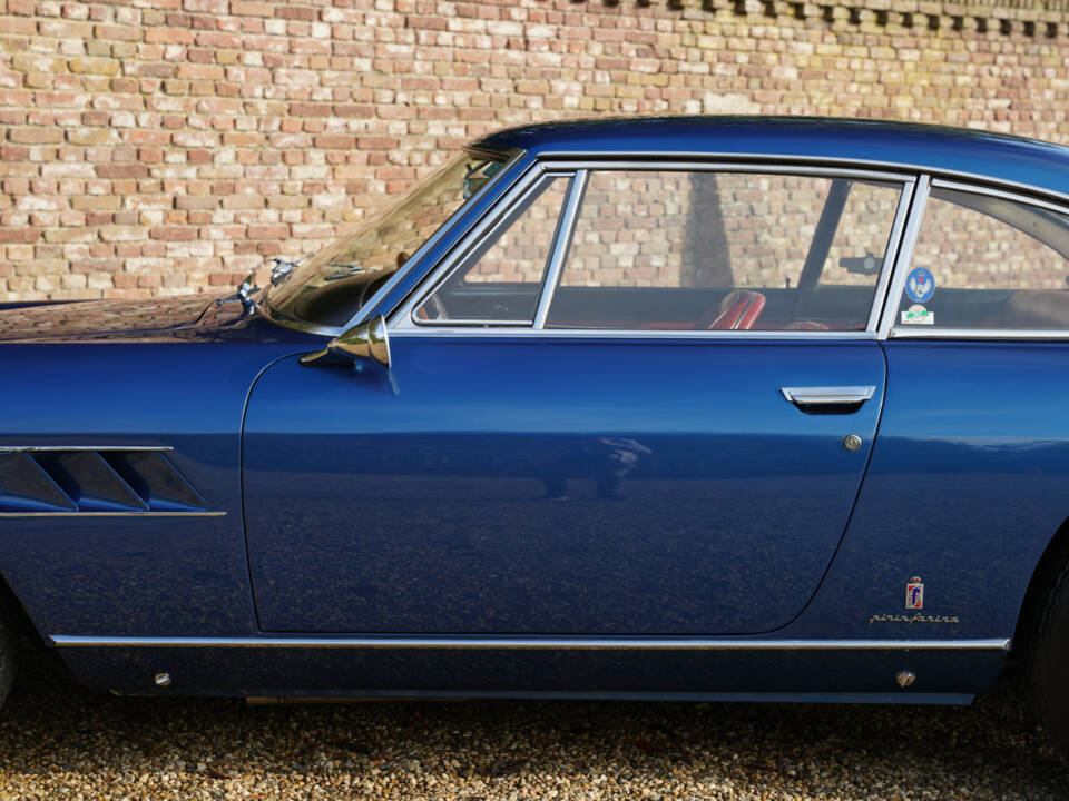 Image 19/50 de Ferrari 330 GT (1966)