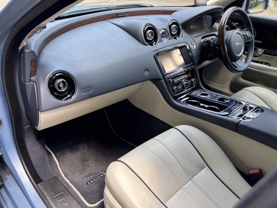 Image 45/50 of Jaguar XJ 5.0 (2011)
