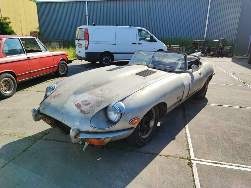 Image 2/20 de Jaguar E-Type (1969)