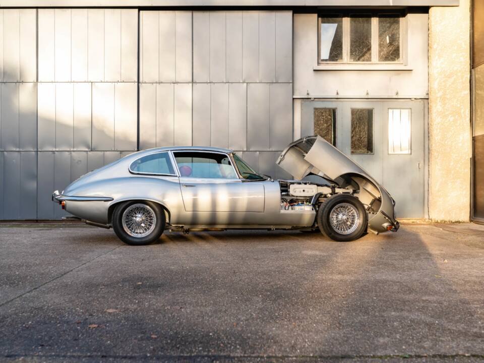 Bild 15/50 von Jaguar E-Type V12 (2+2) (1971)