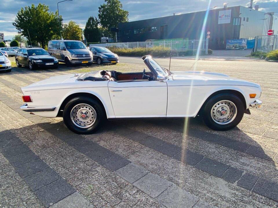 Image 9/50 of Triumph TR 6 (1976)