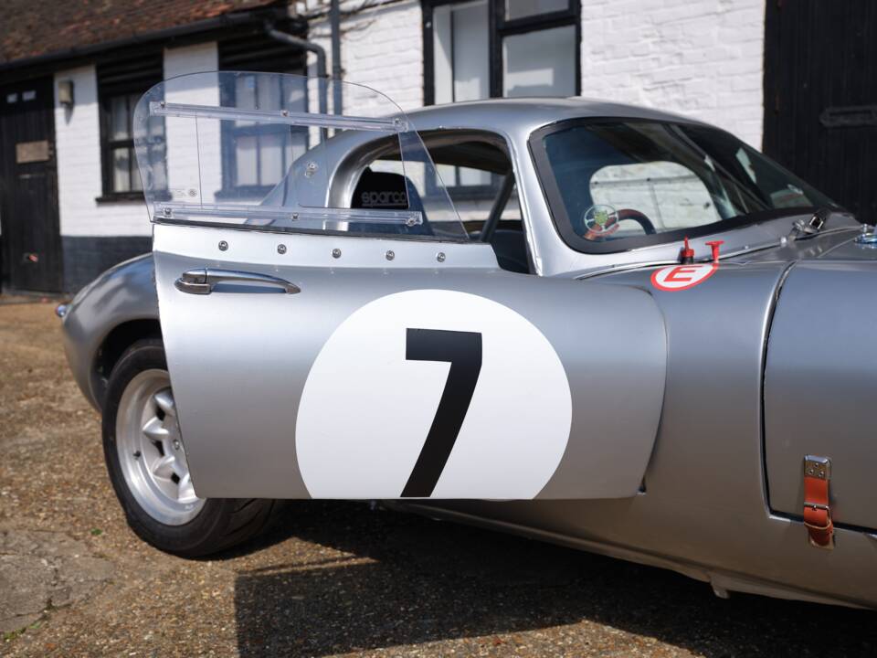 Image 21/50 de Jaguar Type E 3.8 (1970)