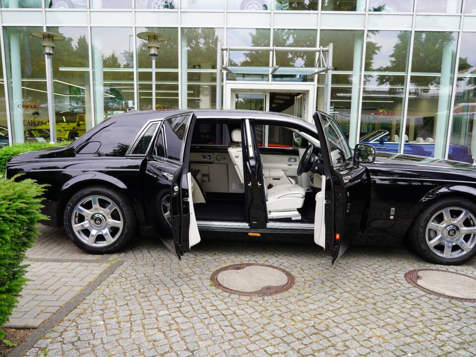 Image 15/21 of Rolls-Royce Phantom VII (2009)