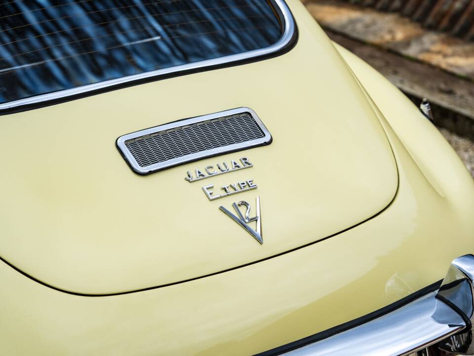 Bild 5/30 von Jaguar E-Type V12 (2+2) (1971)