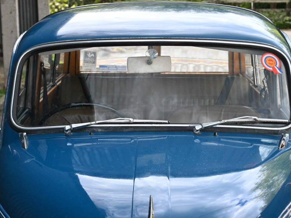 Image 17/37 of Morris Minor 1000 Traveller (1971)