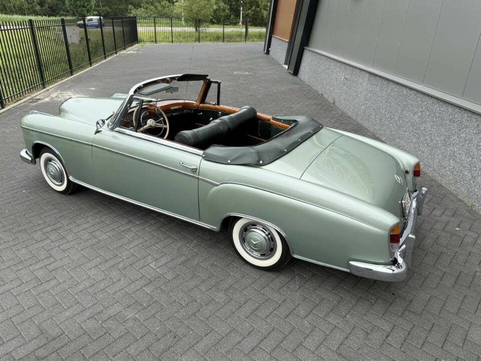 Image 17/50 of Mercedes-Benz 220 S Cabriolet (1958)
