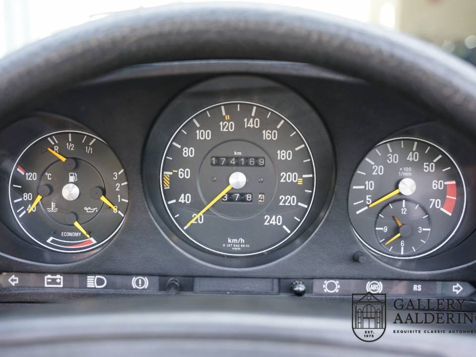 Image 35/50 of Mercedes-Benz 380 SL (1985)