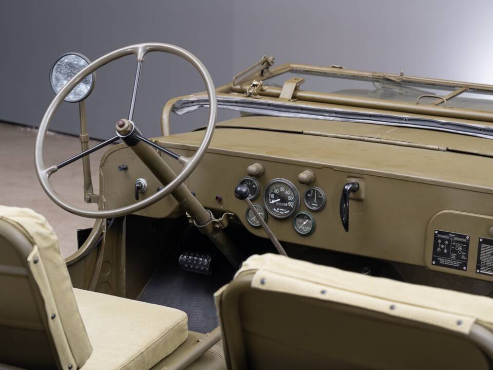Image 25/35 of Jeep Willys-Overland CJ-3A (1944)
