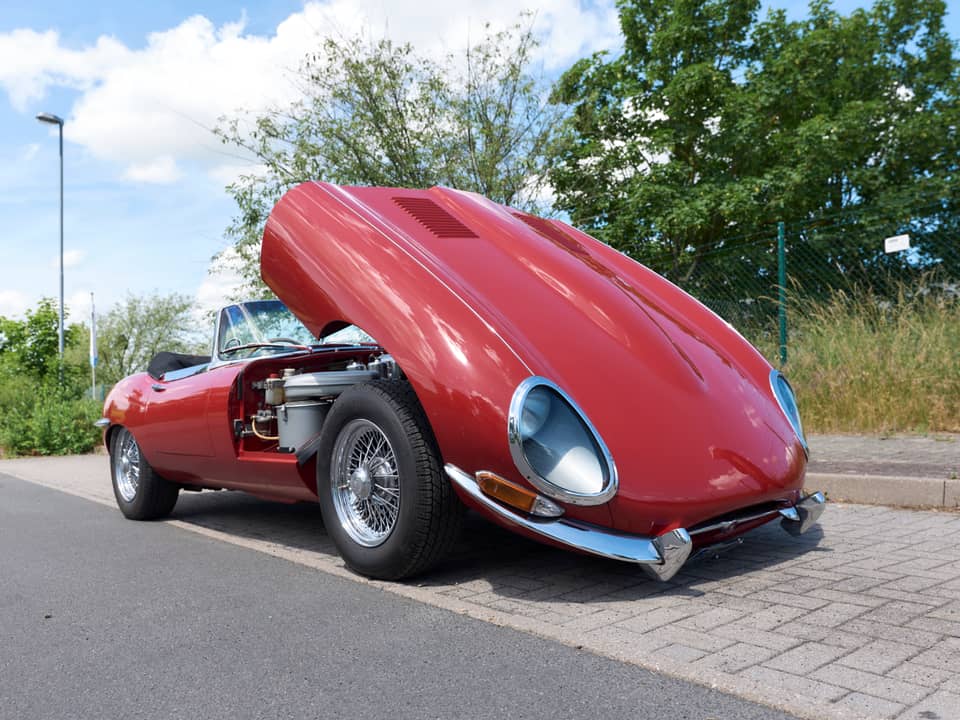 Image 30/80 of Jaguar E-Type 4.2 (1966)