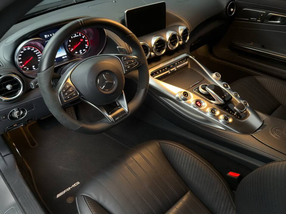 Image 15/29 of Mercedes-AMG GT-S (2015)