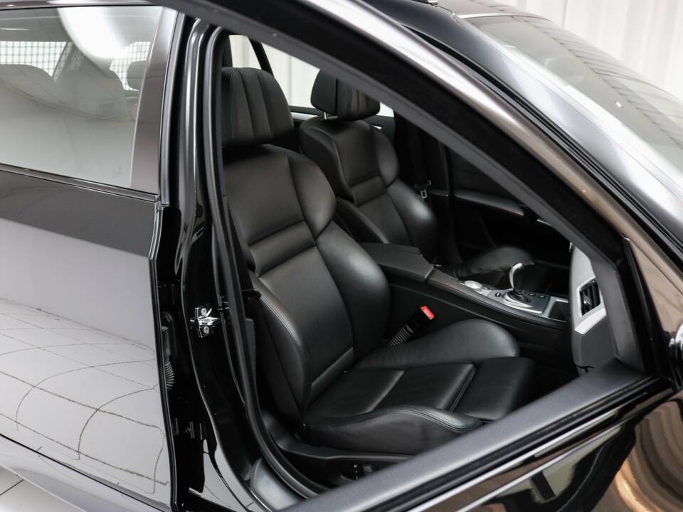 Bild 7/21 von BMW M5 Touring (2009)