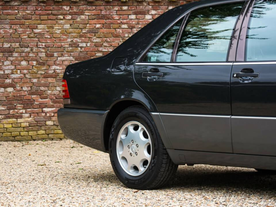 Bild 49/50 von Mercedes-Benz 400 SE (1991)