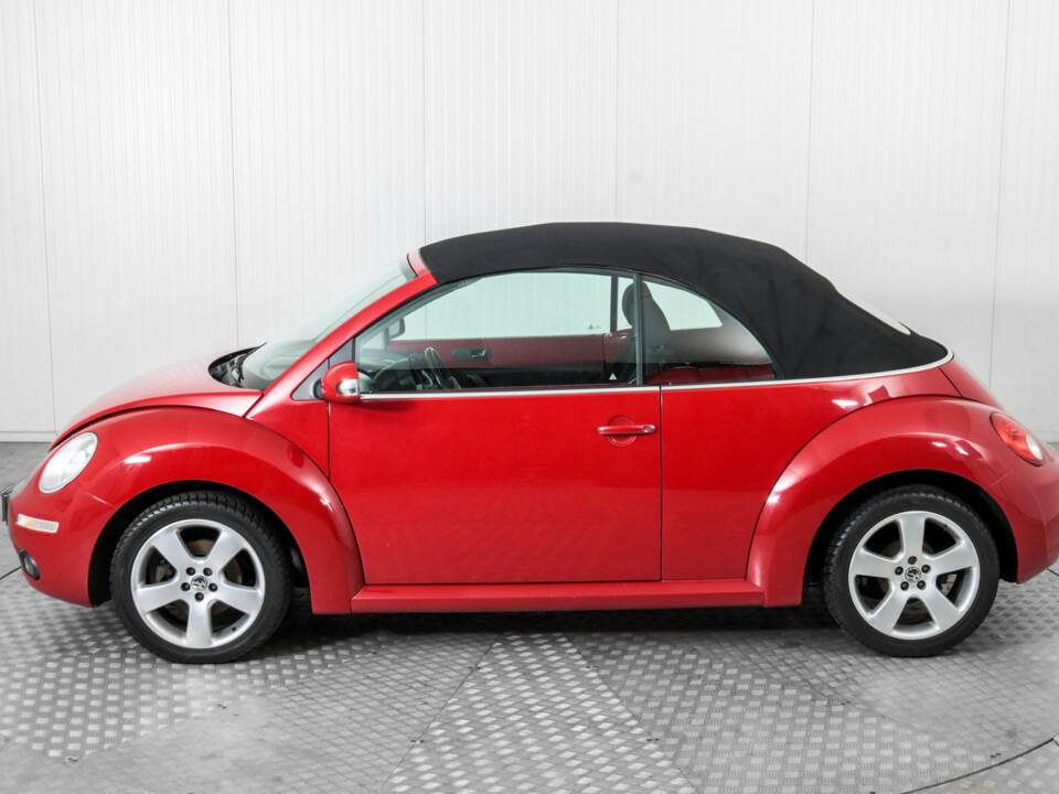 Image 49/50 de Volkswagen New Beetle 2.0 (2006)