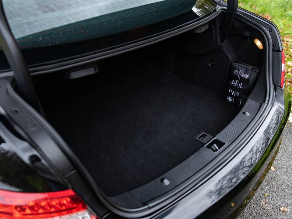 Bild 40/44 von Mercedes-Benz E 500 (2010)