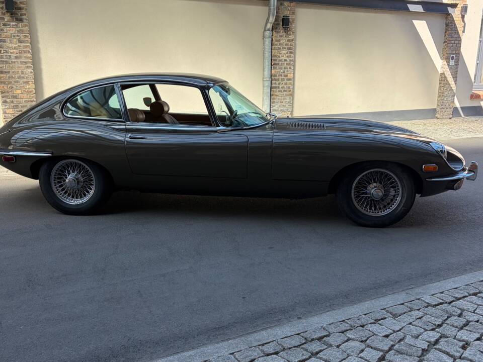 Image 6/81 de Jaguar Type E (2+2) (1969)