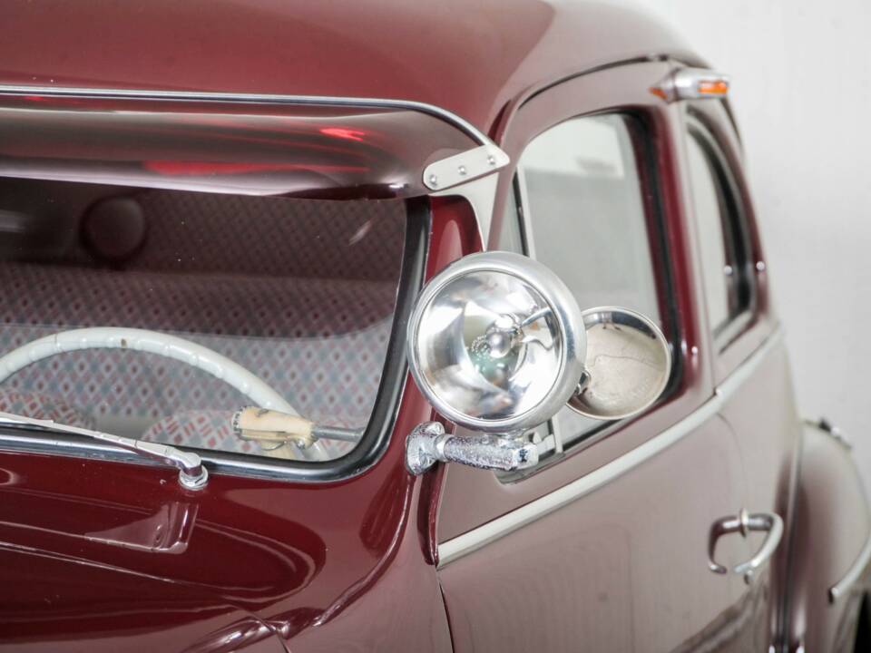 Image 23/50 of Volvo PV 444 (1953)