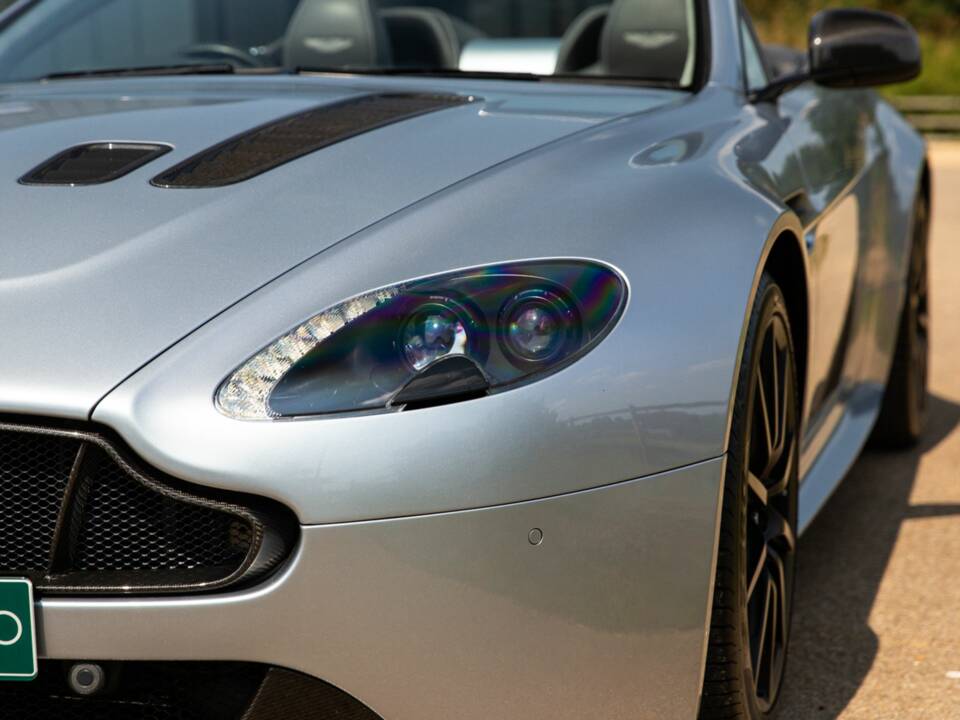 Image 21/50 of Aston Martin V12 Vantage S (2015)